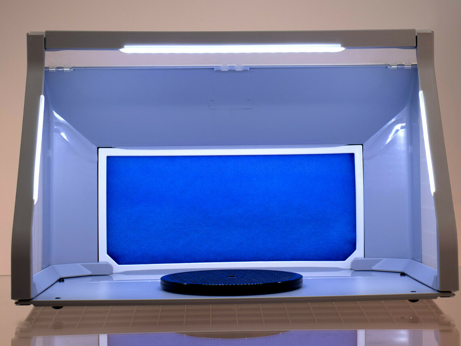 Modelovací kabina - Stříkací box HS-E550BLK - s nastavitelným osvětlením LED, s dvojitým ventilátorem a rotačním stojanem - pro airbrush modeláře