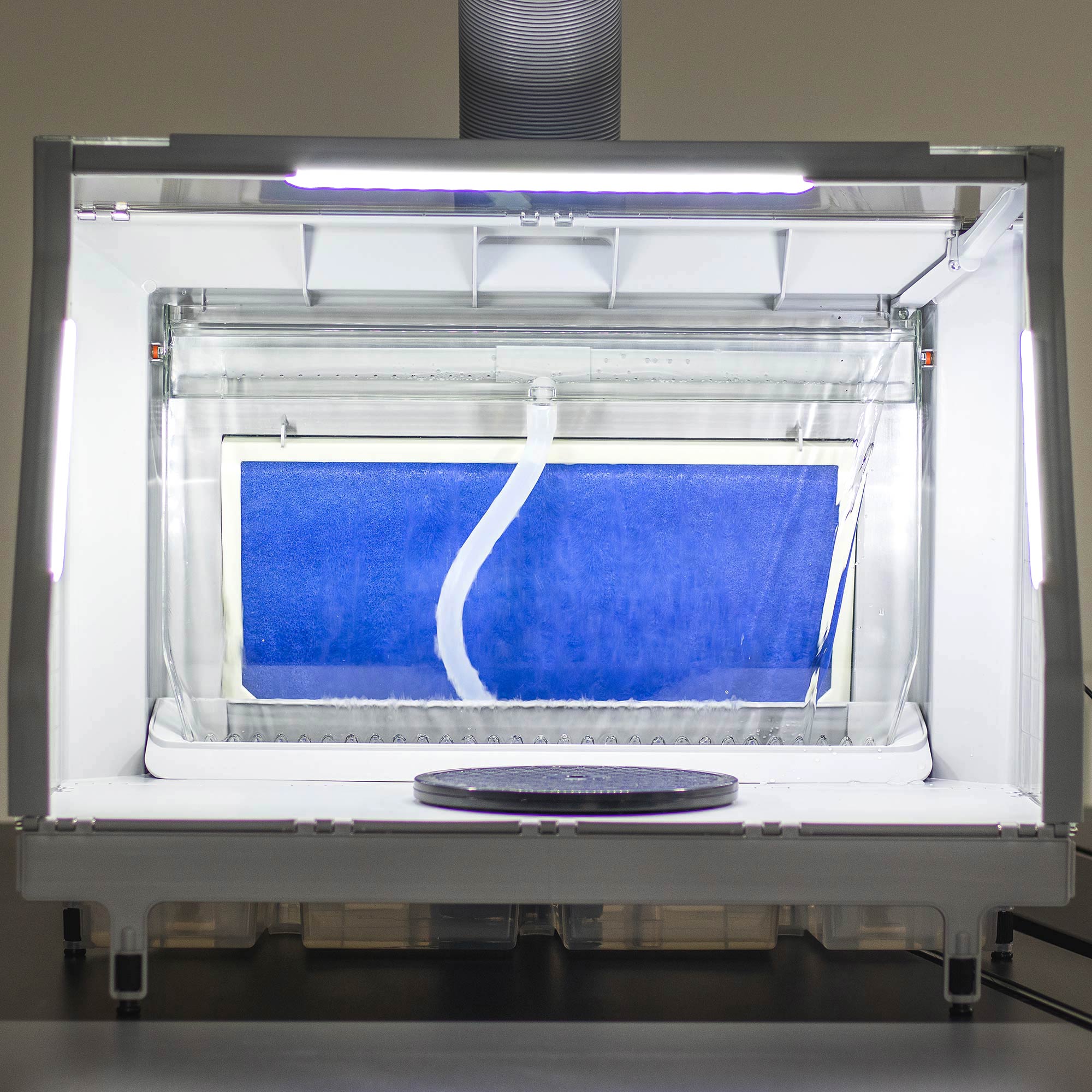 Modelovací kabina - Stříkací box HS-E600 - s osvětlením LED, s ventilátorem, rotačním stojanem a vodní clonou - pro airbrush modeláře