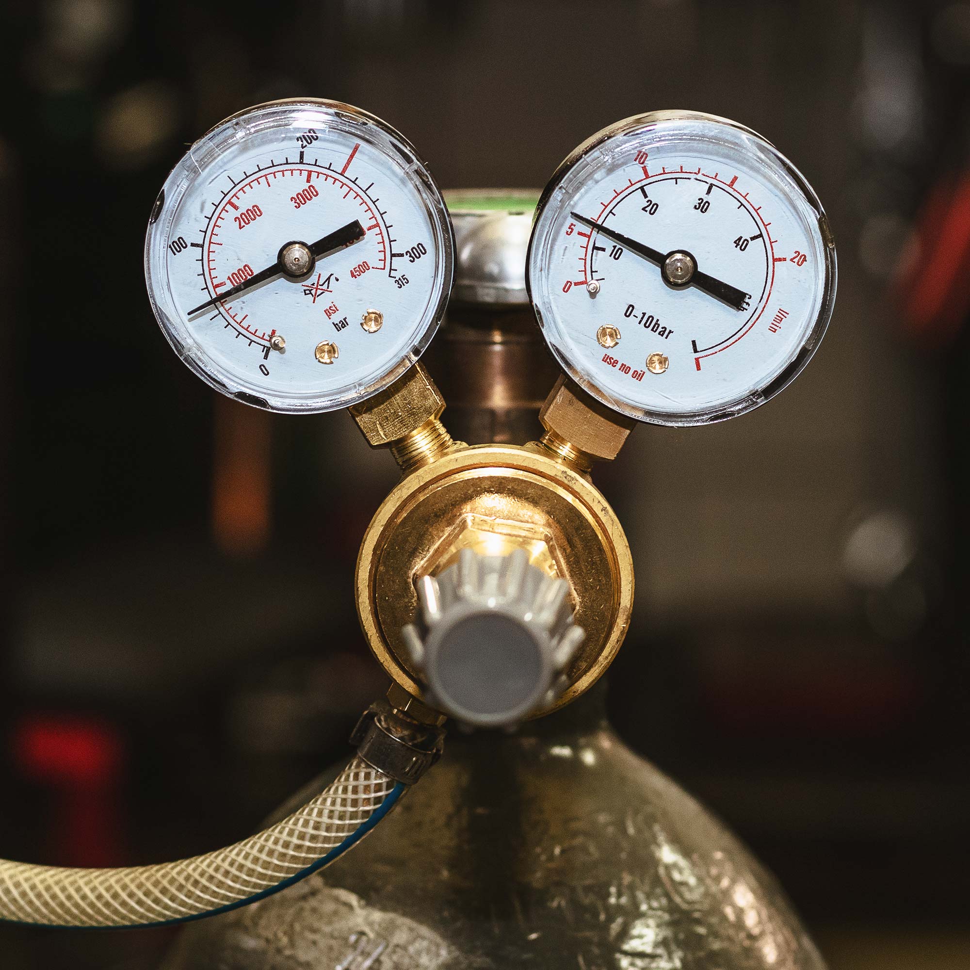 Reduktor plynu Argon CO2, dva manometry, 300bar