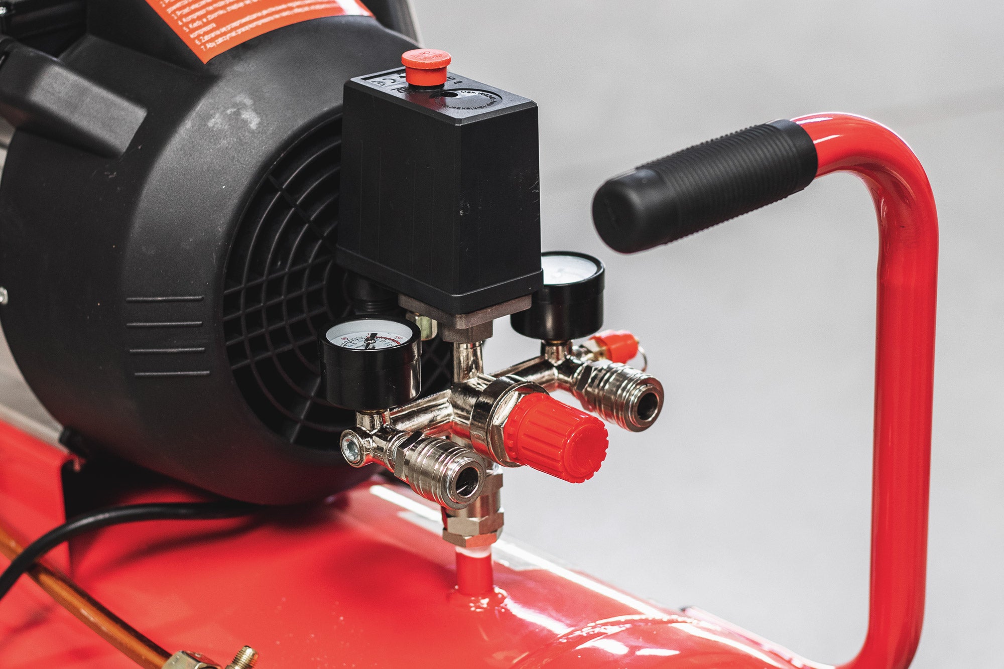 Tlakový spínač pro kompresory 1/2", 230V, Regulátor, 2x manometr, 2 x rychlospojka, PL-230 TC Technic